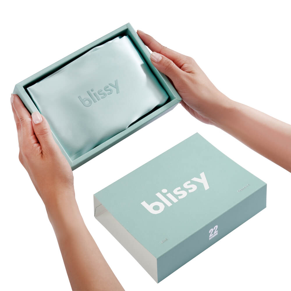 Blissy Queen Mint Pillowcase Lifestyle – Mulberry Silk