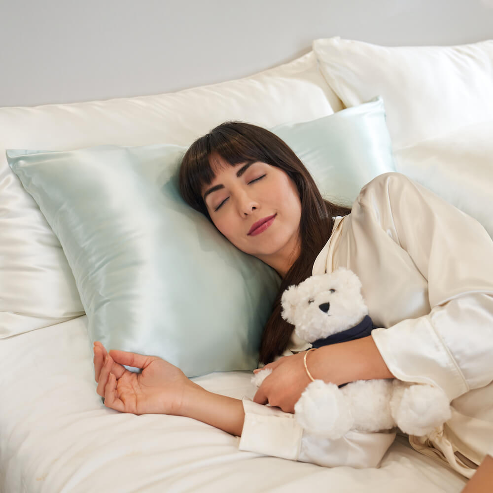 Blissy Mint Silk Pillowcase Detail – Queen
