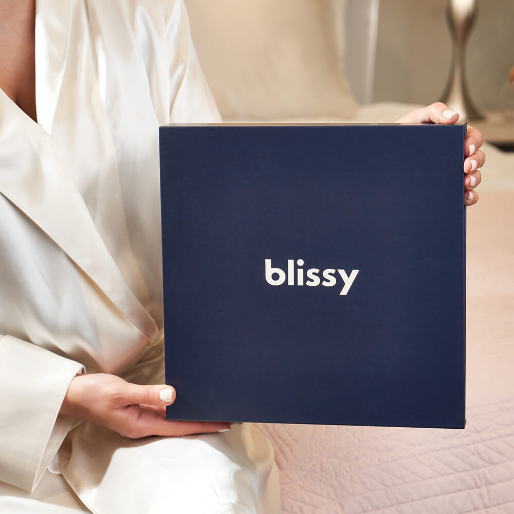 Blissy Blue Silk Blissy Dream Set Detail – Standard