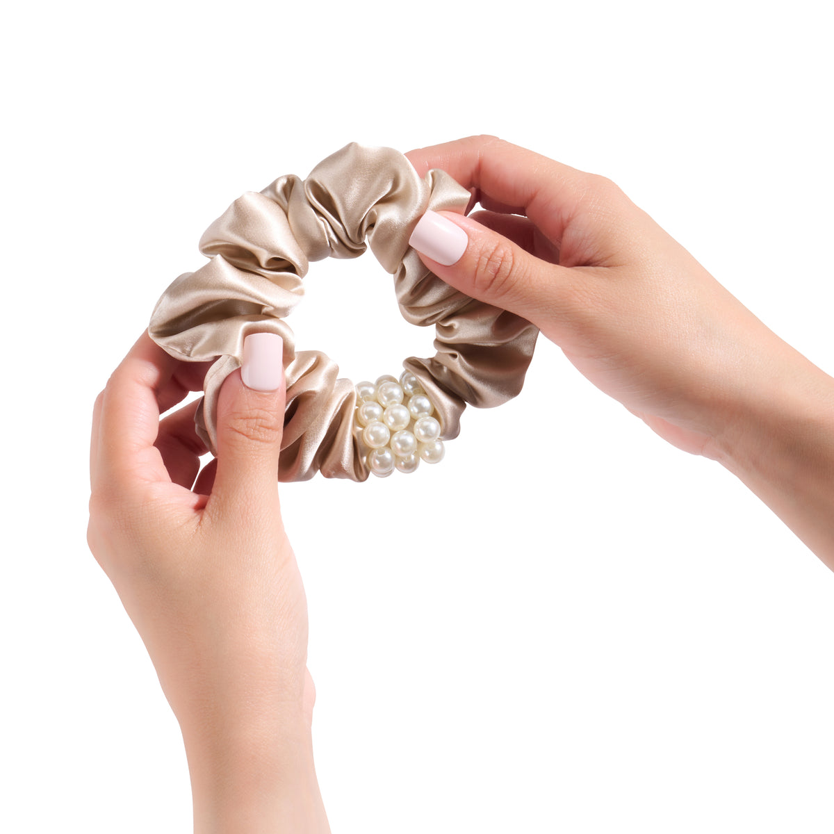 Blissy Champagne Blissy Petite Pearl Scrunchies Lifestyle – Mulberry Silk