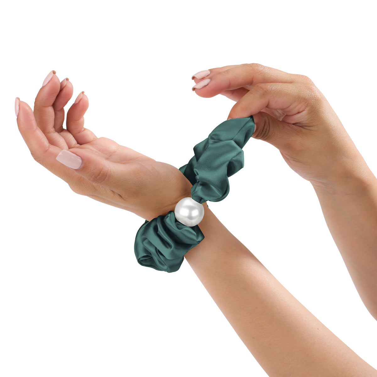 Emerald Blissy Pearl Scrunchies Close-Up – Blissy 22 Momme Silk