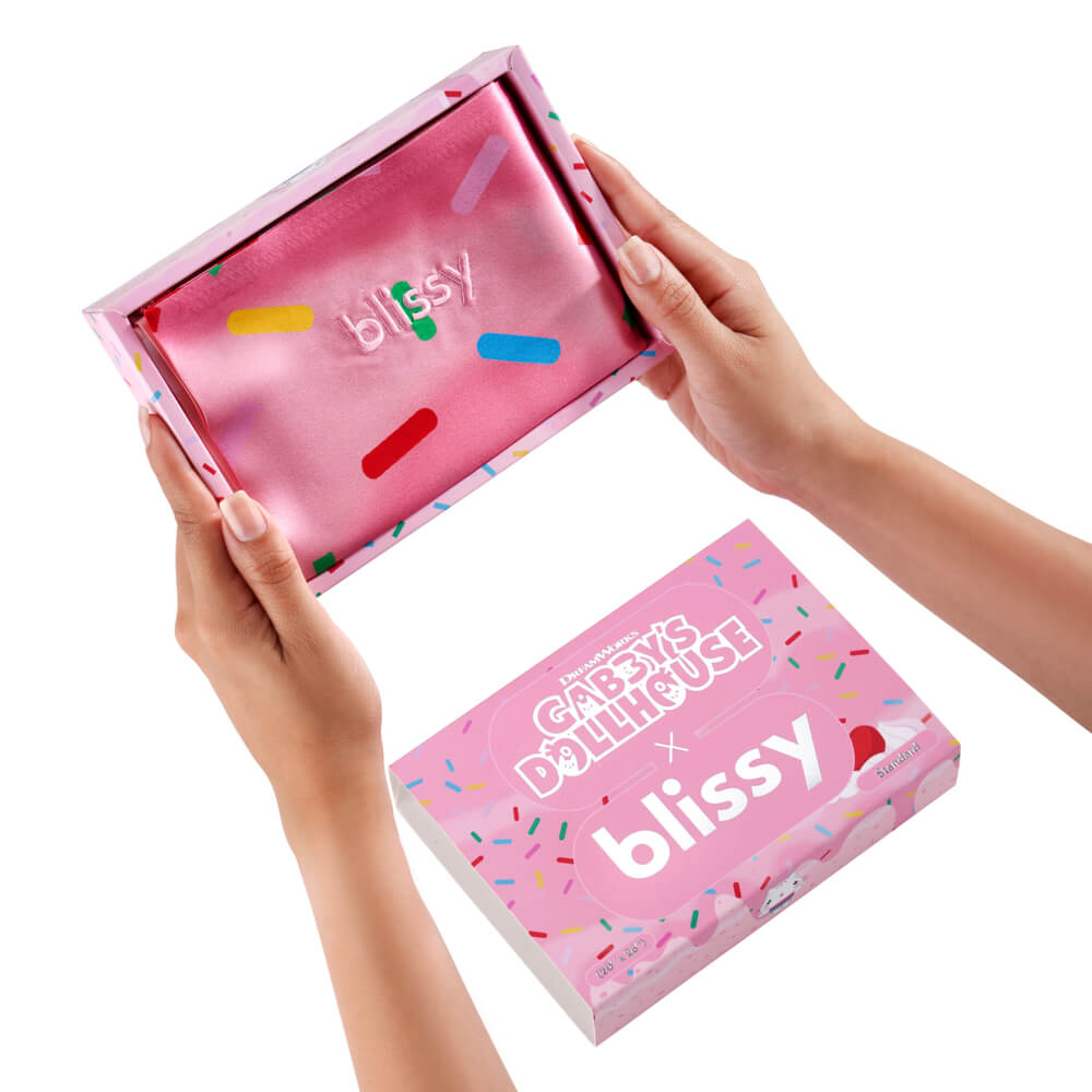 Blissy Gabby'S Dollhouse Silk Pillowcase Detail –