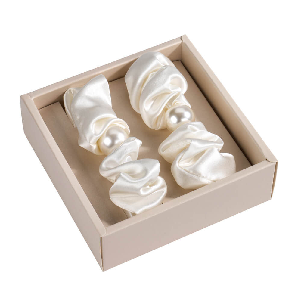 Blissy White Blissy Pearl Scrunchies Lifestyle – Mulberry Silk