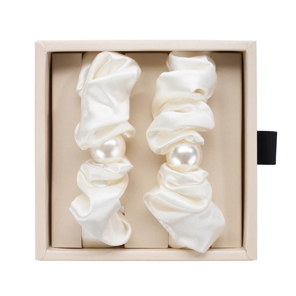 White Blissy Pearl Scrunchies Close-Up – Blissy 22 Momme Silk