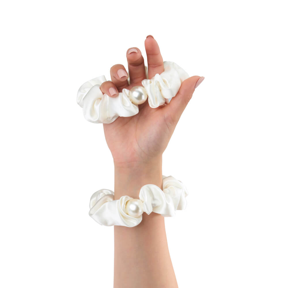 Blissy White Blissy Pearl Scrunchies Lifestyle – Mulberry Silk