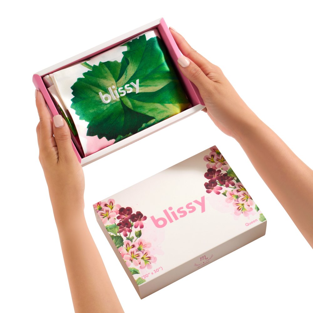Blissy Zodiac Flower Silk Pillowcase Detail – Standard