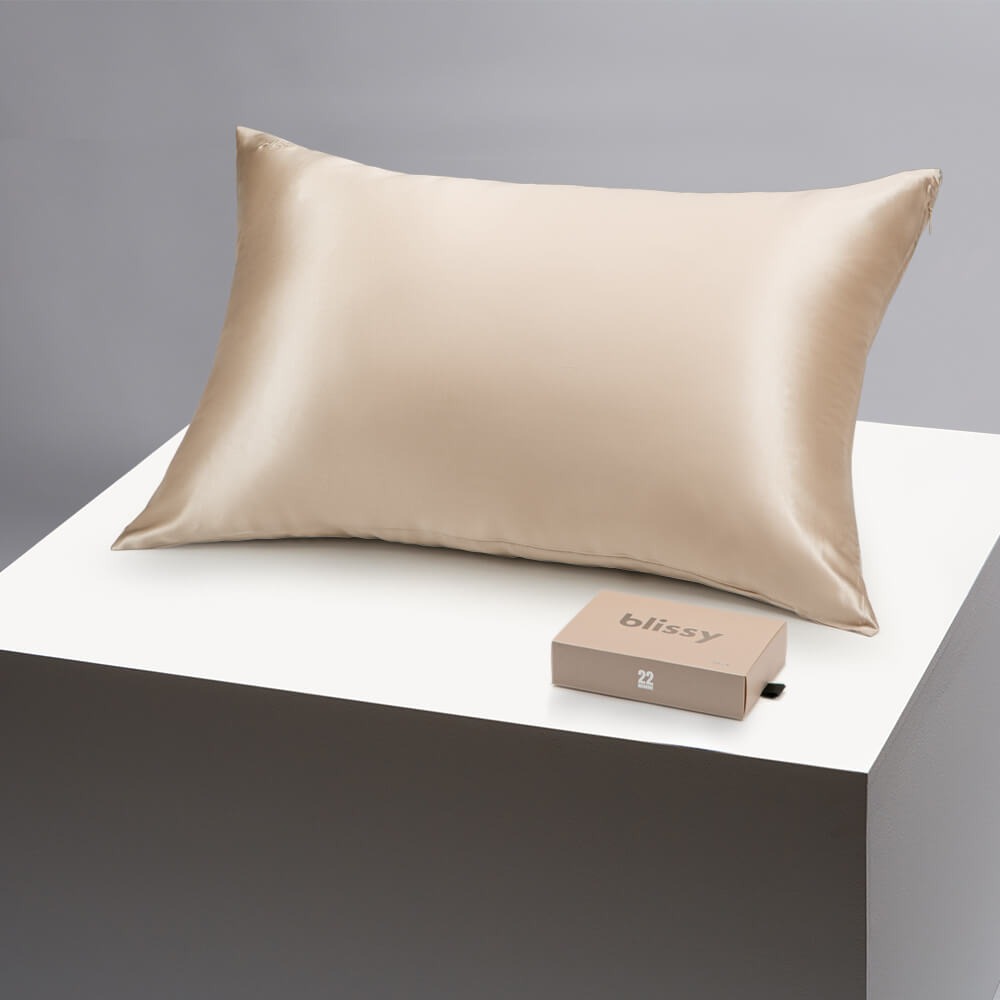 100% Pure Mulberry Silk Blissy Silk Pillowcase Close-Up – Blissy 22 Momme Silk