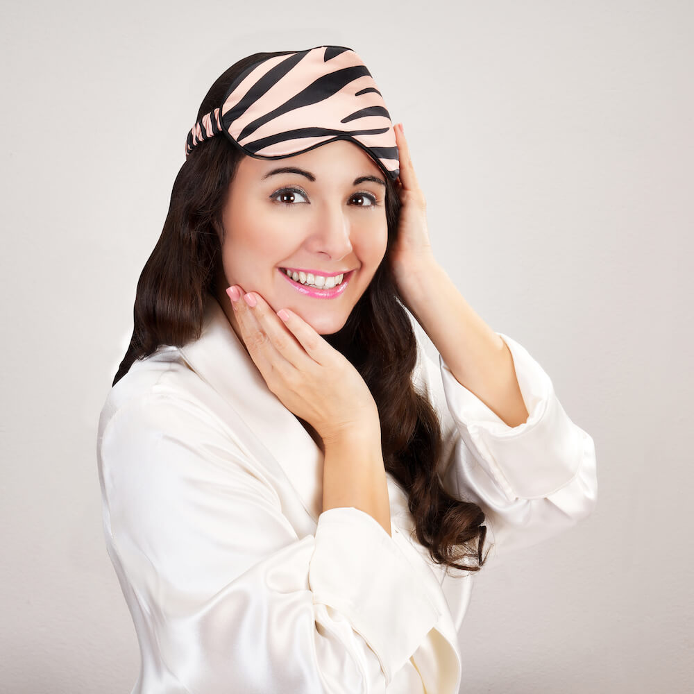 Blissy Tiger Sleep Mask Lifestyle – Mulberry Silk